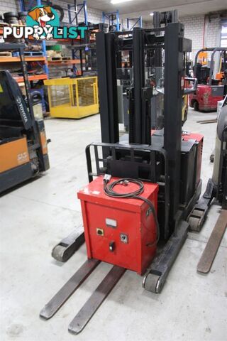 2000 Raymond RWR300 Walkie Reach Stacker