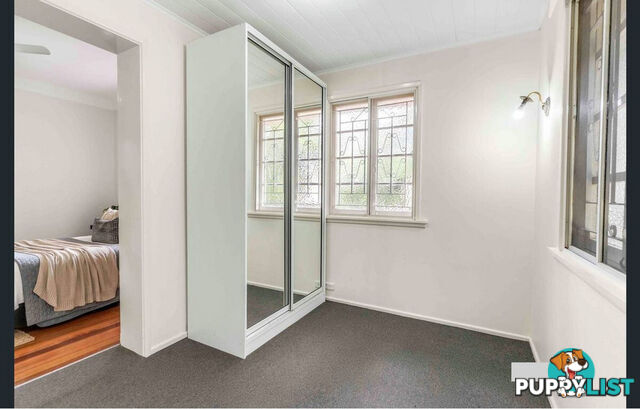 207 CHATSWORTH Road Coorparoo QLD 4151