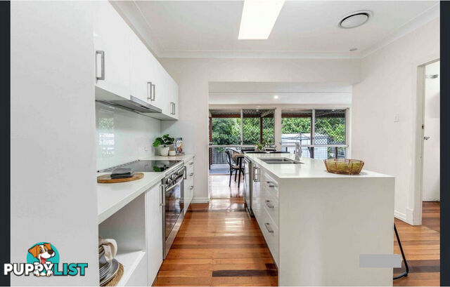 207 CHATSWORTH Road Coorparoo QLD 4151