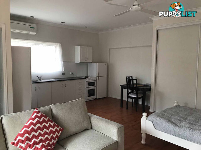 B 18 Suncrest Court Parkwood QLD 4214