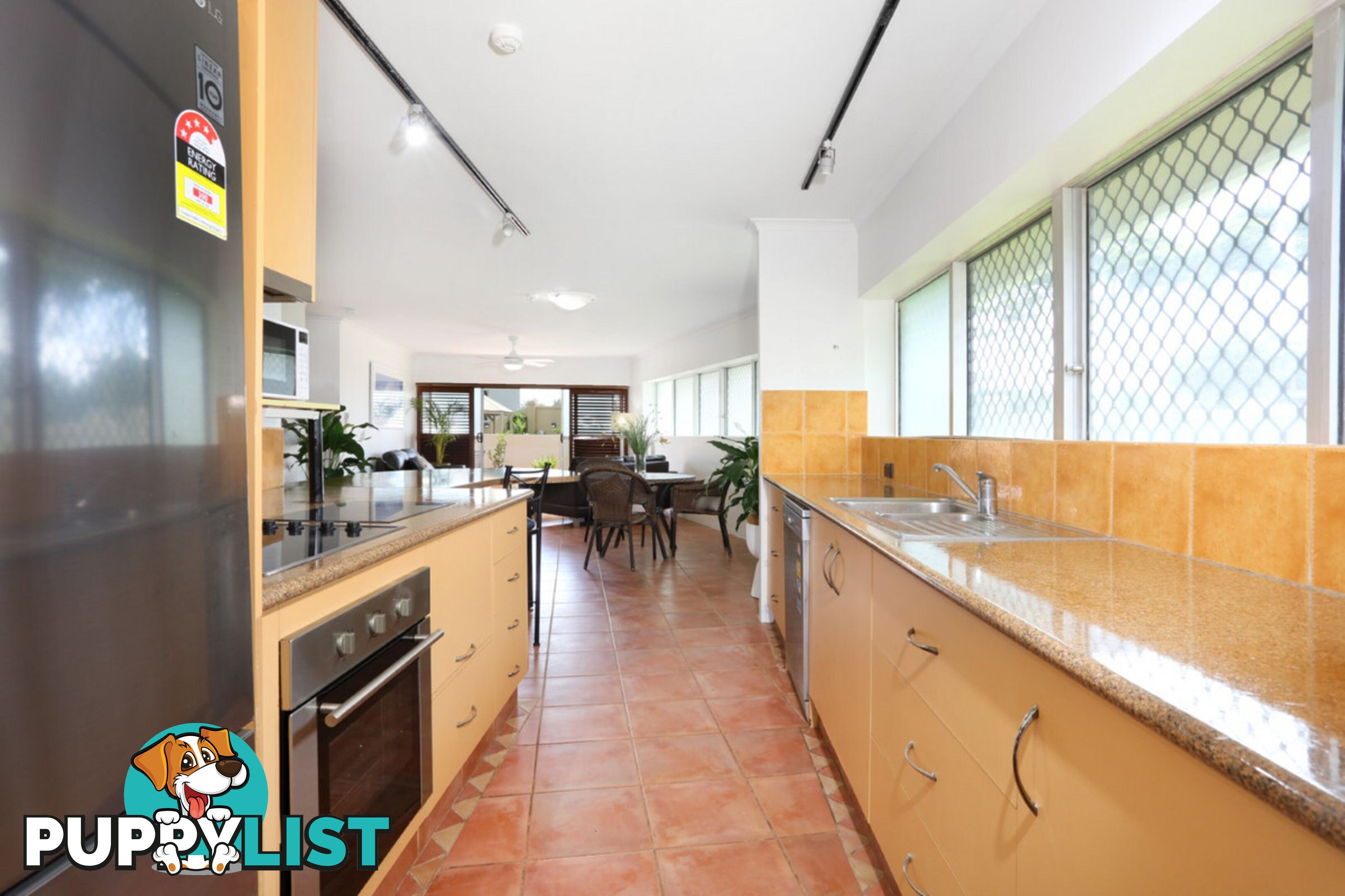 1 204 Ferny Avenue, Surfers Paradise QLD 4217