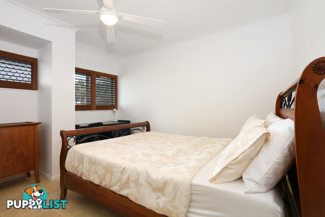 1 204 Ferny Avenue, Surfers Paradise QLD 4217