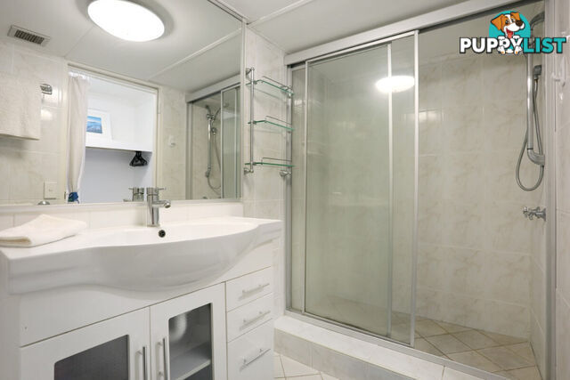 1 204 Ferny Avenue, Surfers Paradise QLD 4217