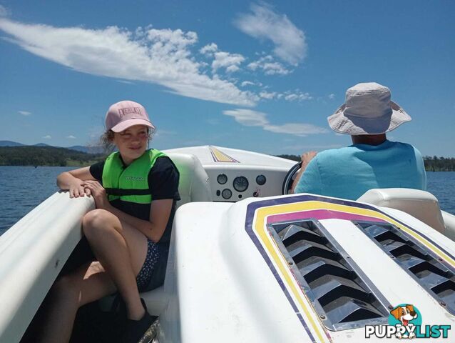 Ski boat