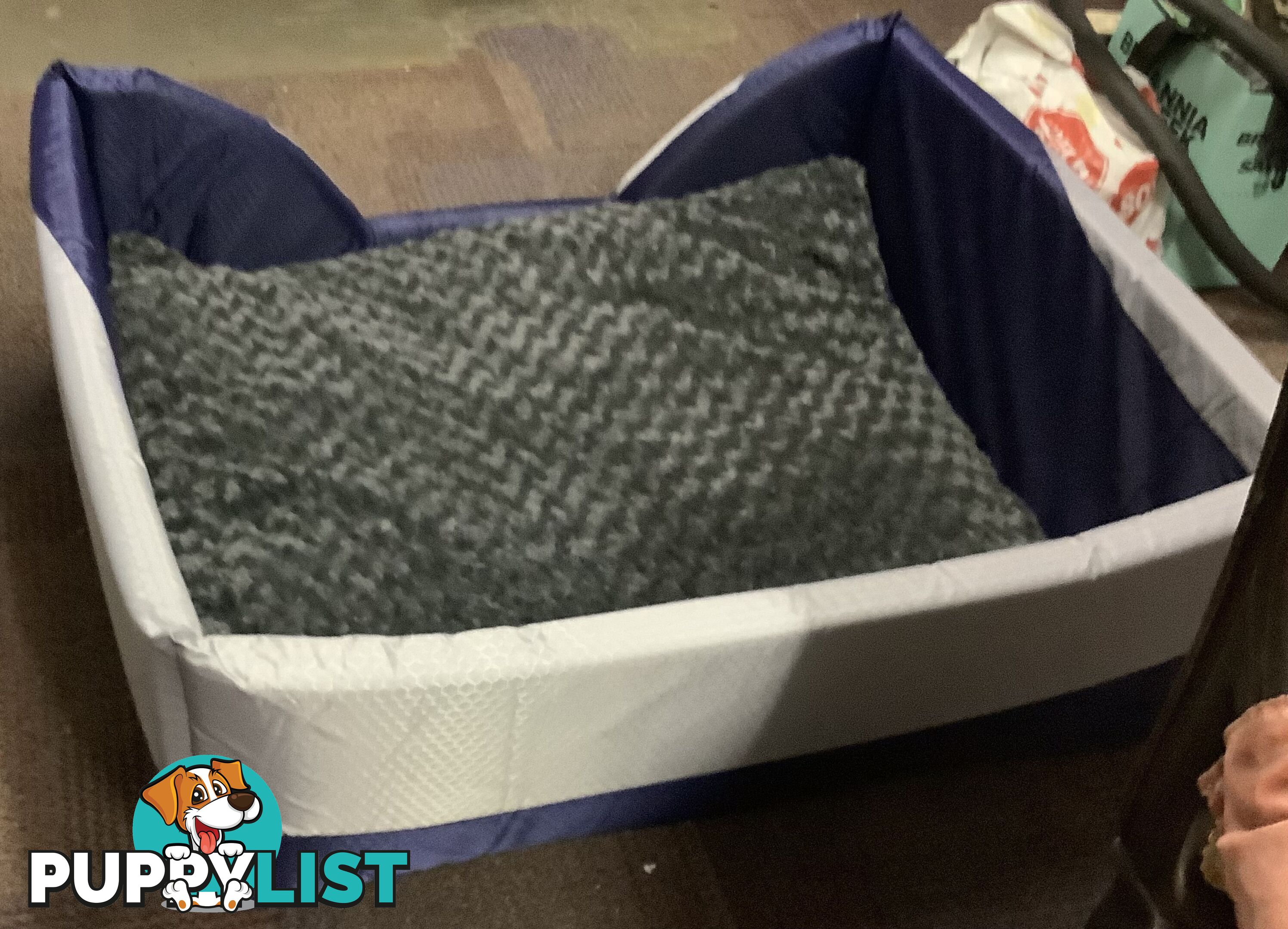 **BRAND NEW**  Extra large dog bed self heating dog bed
