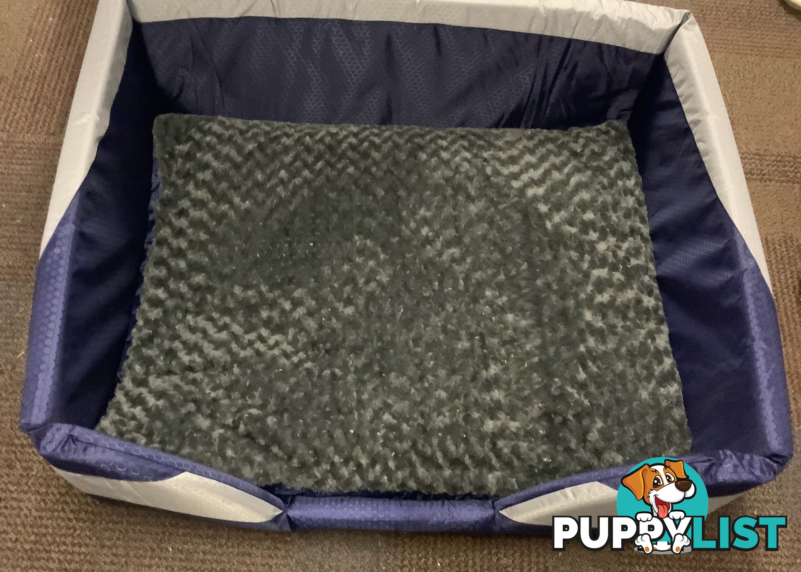 **BRAND NEW**  Extra large dog bed self heating dog bed
