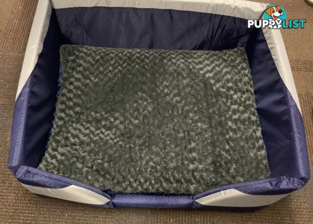 **BRAND NEW**  Extra large dog bed self heating dog bed