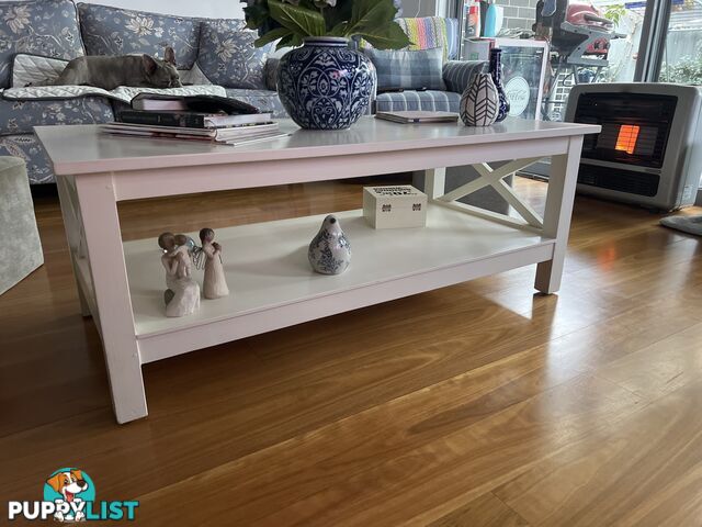 Coffee table (White Hampton Style)