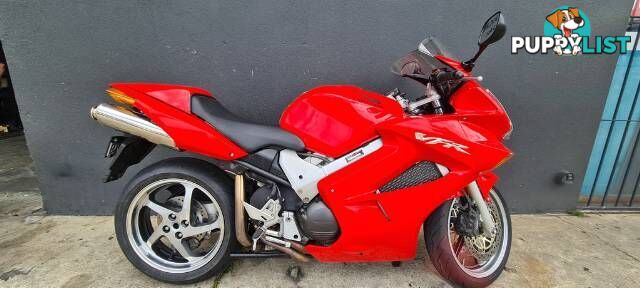 2005  HONDA VFR800FI   