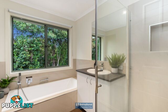 35 Silverwood Way Glen Waverley VIC 3150