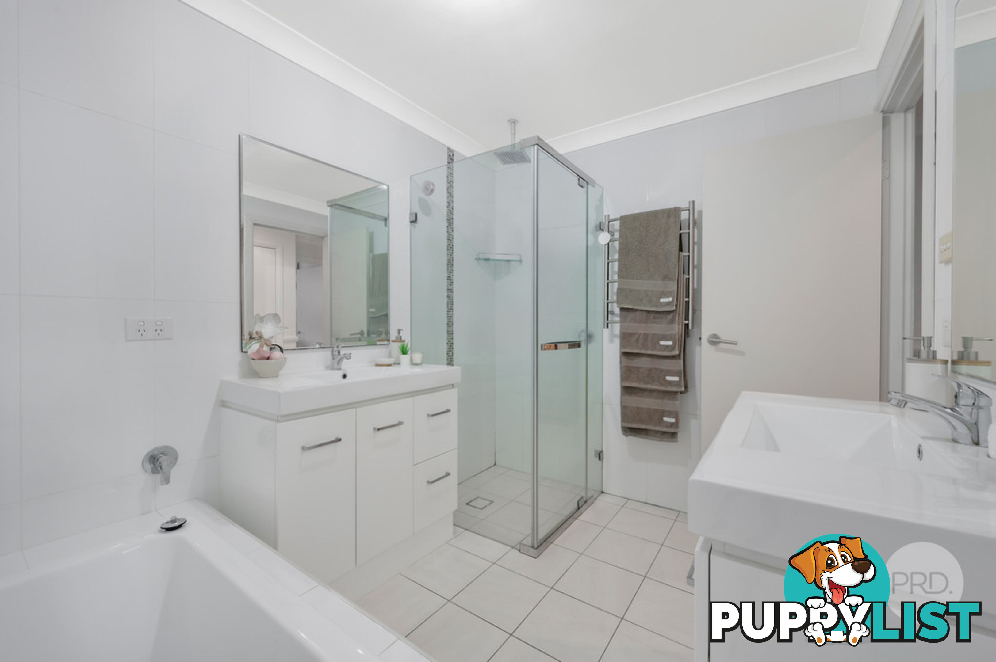 16 The Avenue GLENMORE PARK NSW 2745