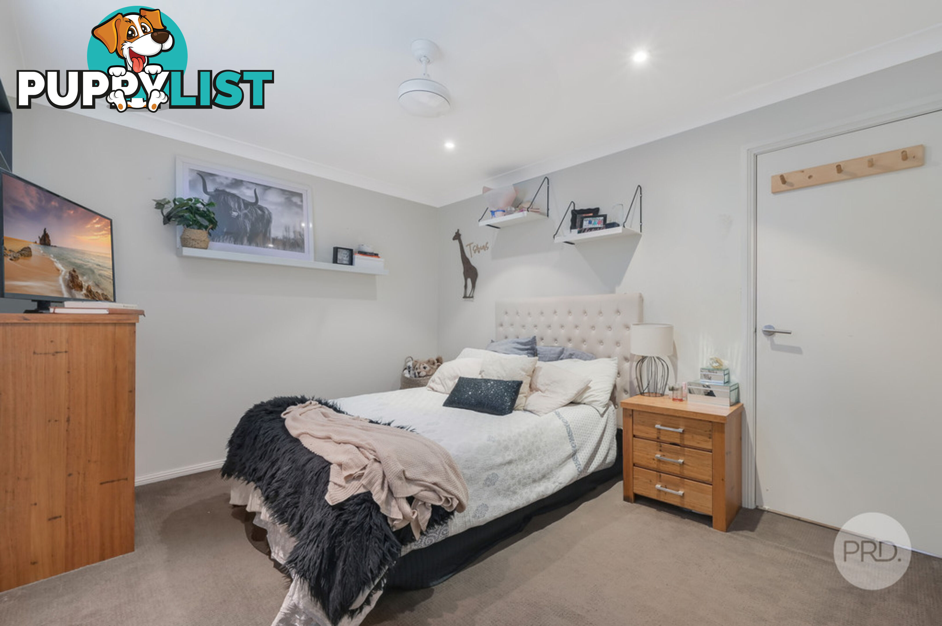 16 The Avenue GLENMORE PARK NSW 2745