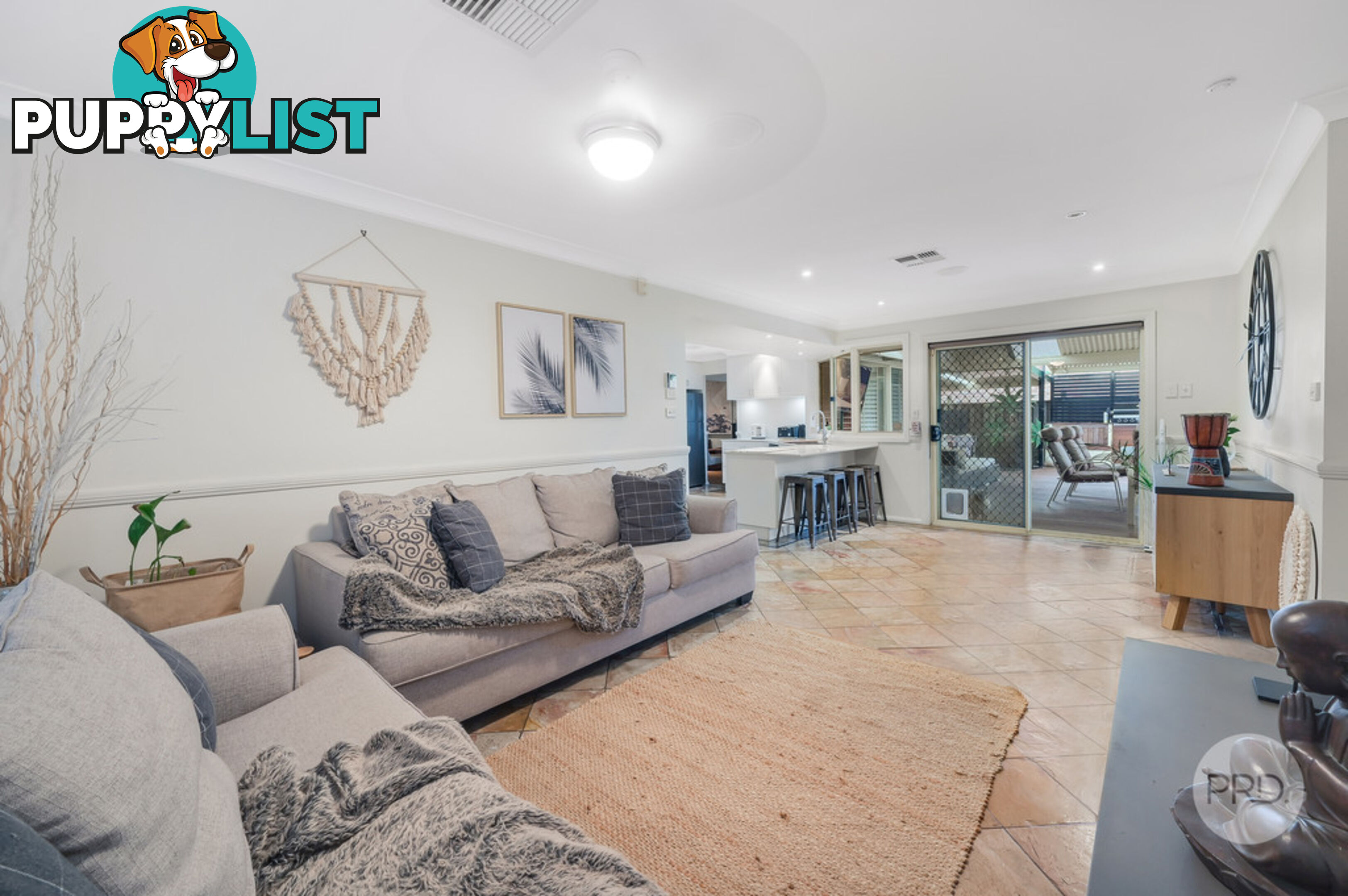 16 The Avenue GLENMORE PARK NSW 2745