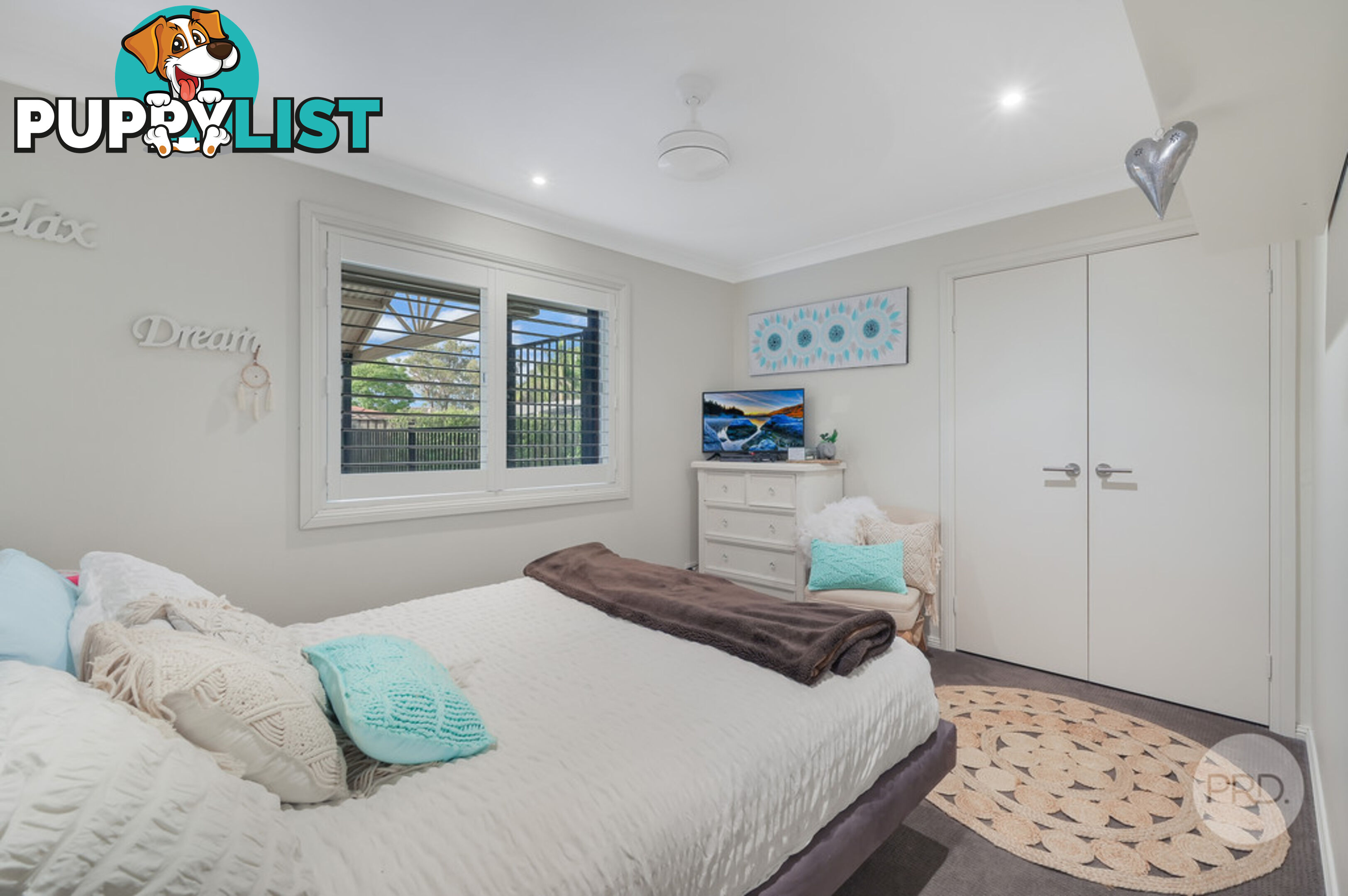 16 The Avenue GLENMORE PARK NSW 2745