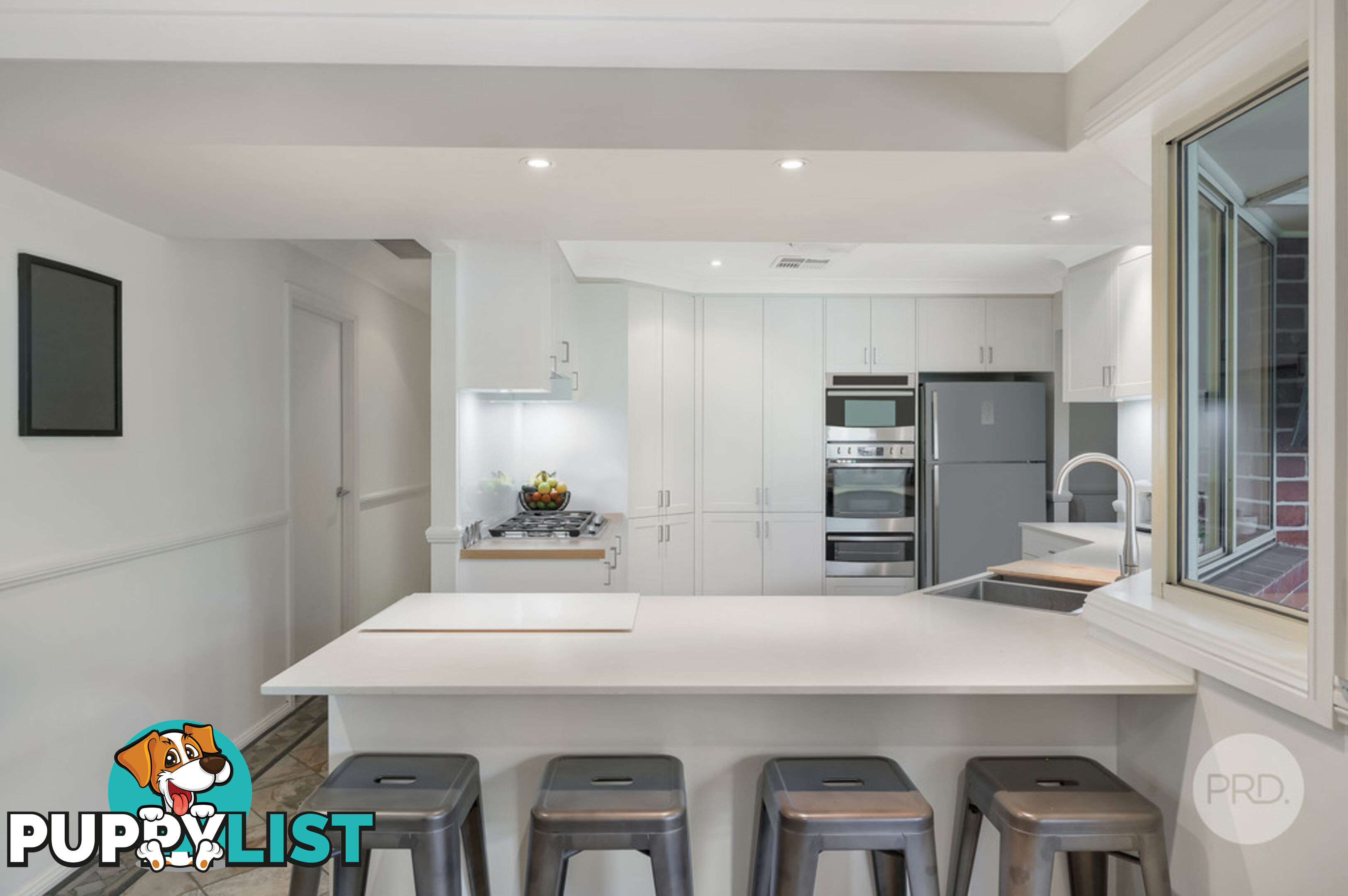 16 The Avenue GLENMORE PARK NSW 2745