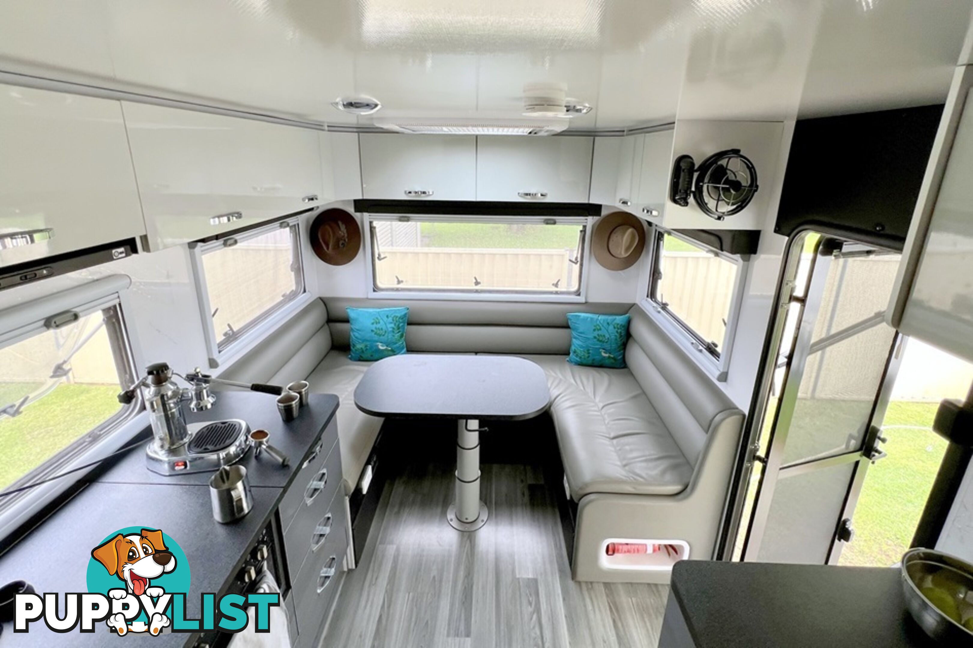 23’ Club Lounge Full Off-Road van with 2017 Toyota Landcruiser 200 VX Diesel