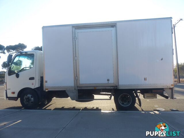 2015 Hino 300 616 Pantech Truck