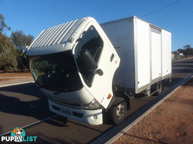 2015 Hino 300 616 Pantech Truck