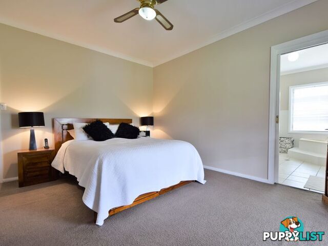 80 Normans Rd YOUNG NSW 2594