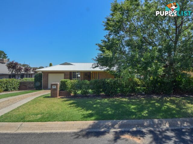 7 Pineview Crt YOUNG NSW 2594