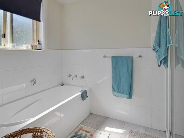 7 Pineview Crt YOUNG NSW 2594