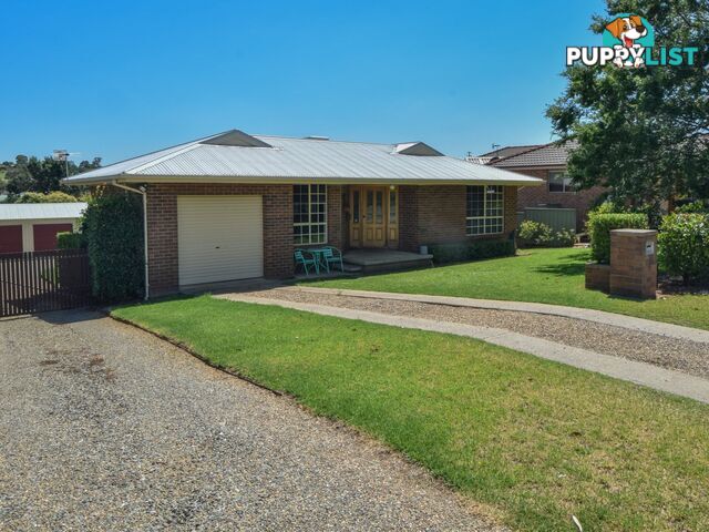 7 Pineview Crt YOUNG NSW 2594
