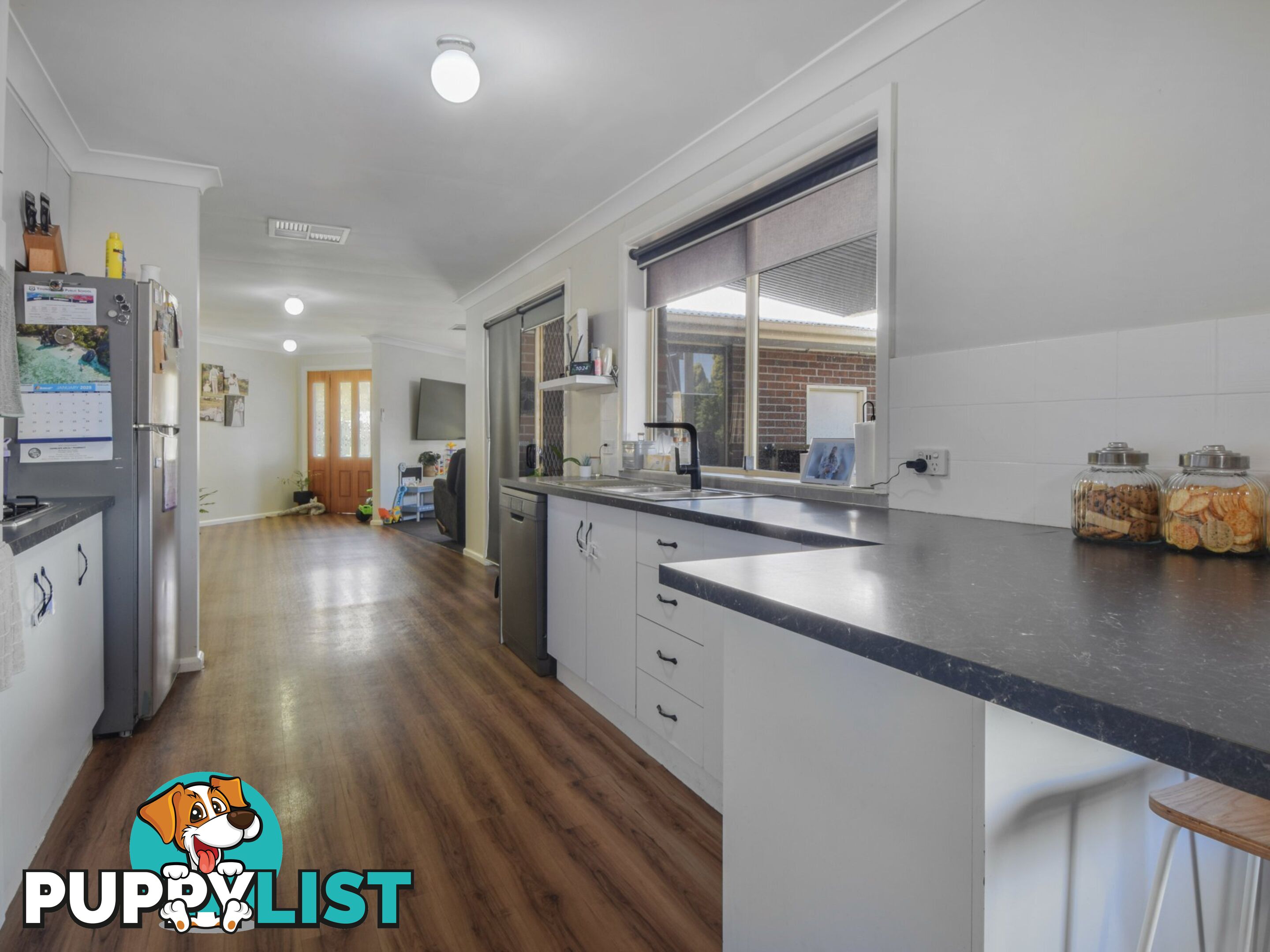 7 Pineview Crt YOUNG NSW 2594