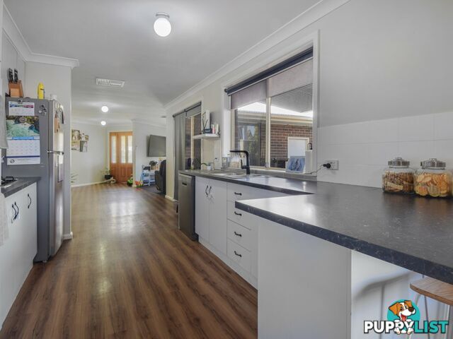 7 Pineview Crt YOUNG NSW 2594
