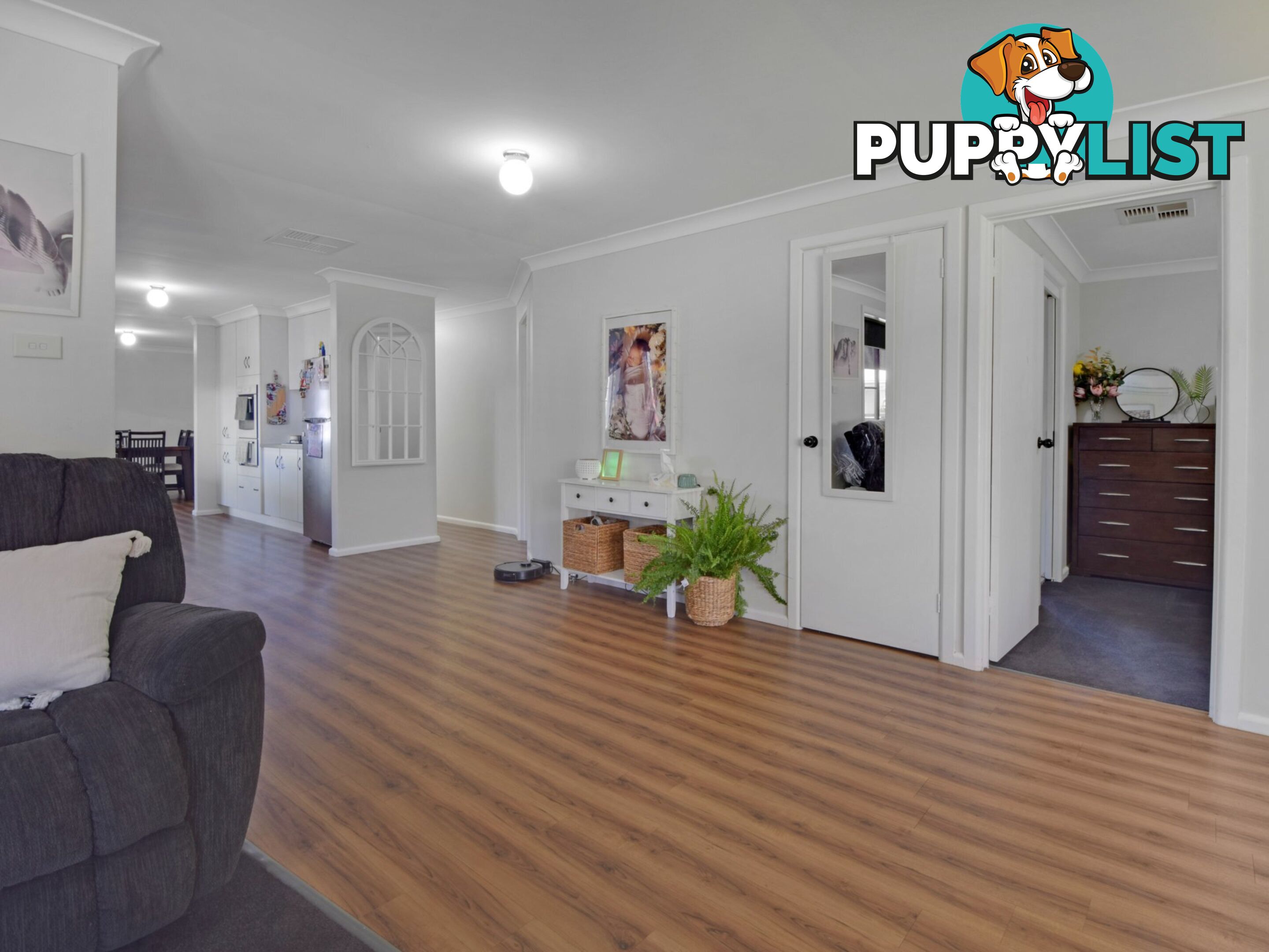 7 Pineview Crt YOUNG NSW 2594