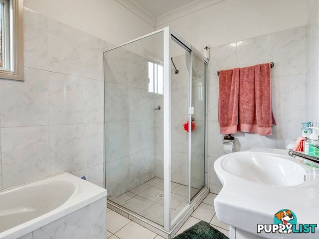 17 Taylor Rd YOUNG NSW 2594