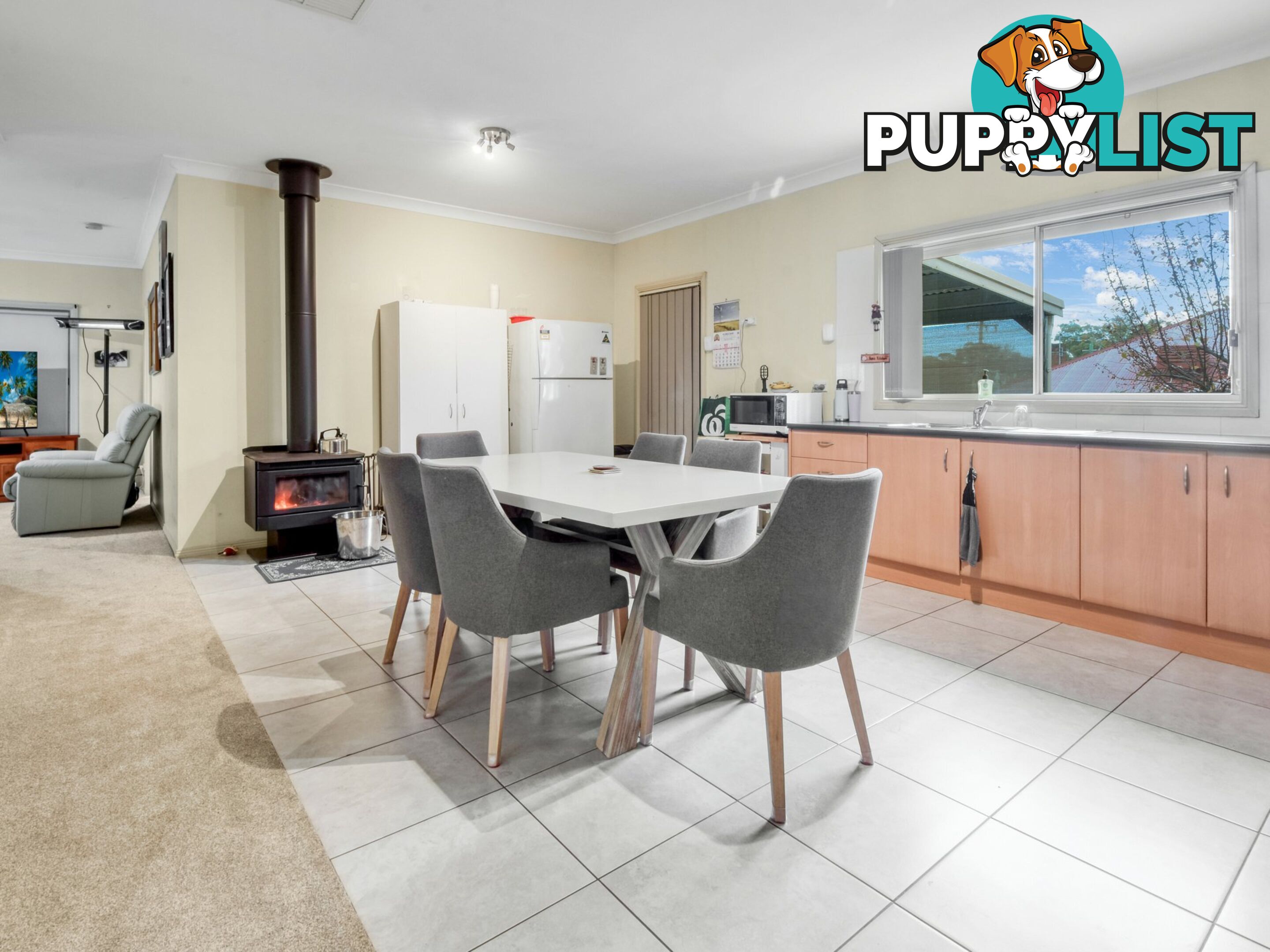 17 Taylor Rd YOUNG NSW 2594