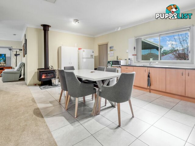 17 Taylor Rd YOUNG NSW 2594