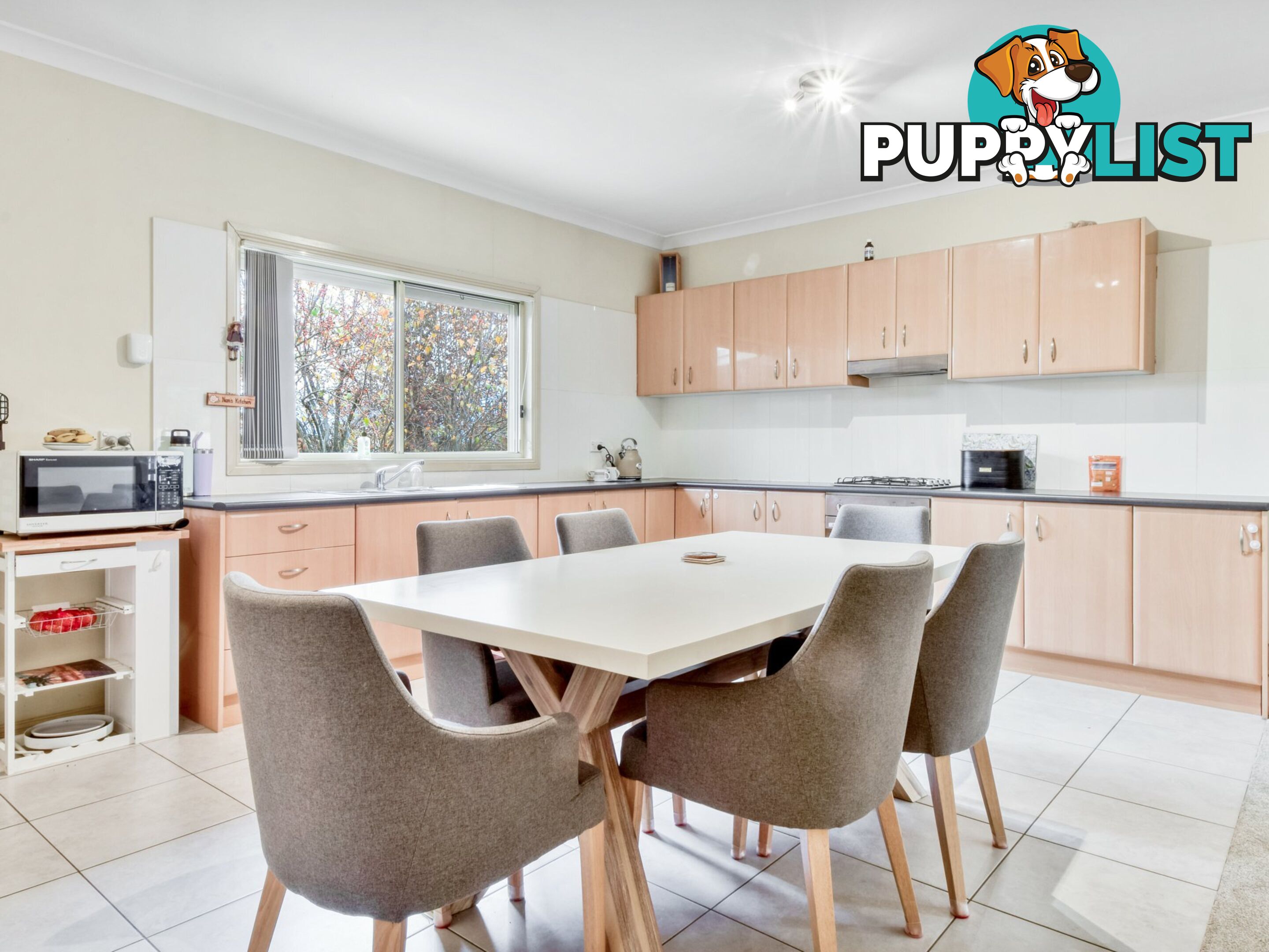 17 Taylor Rd YOUNG NSW 2594