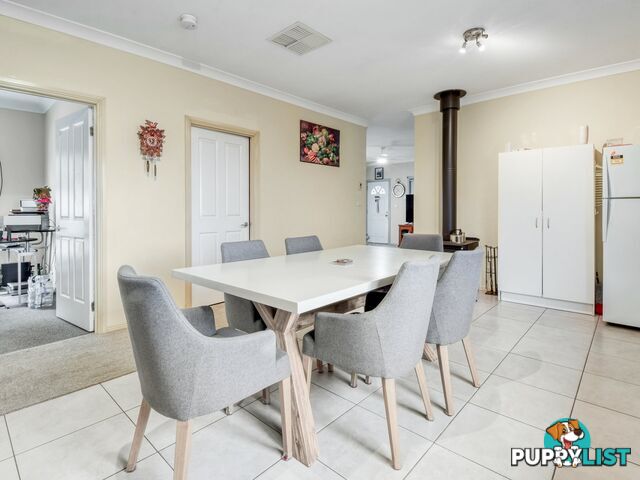 17 Taylor Rd YOUNG NSW 2594