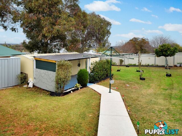17 Taylor Rd YOUNG NSW 2594