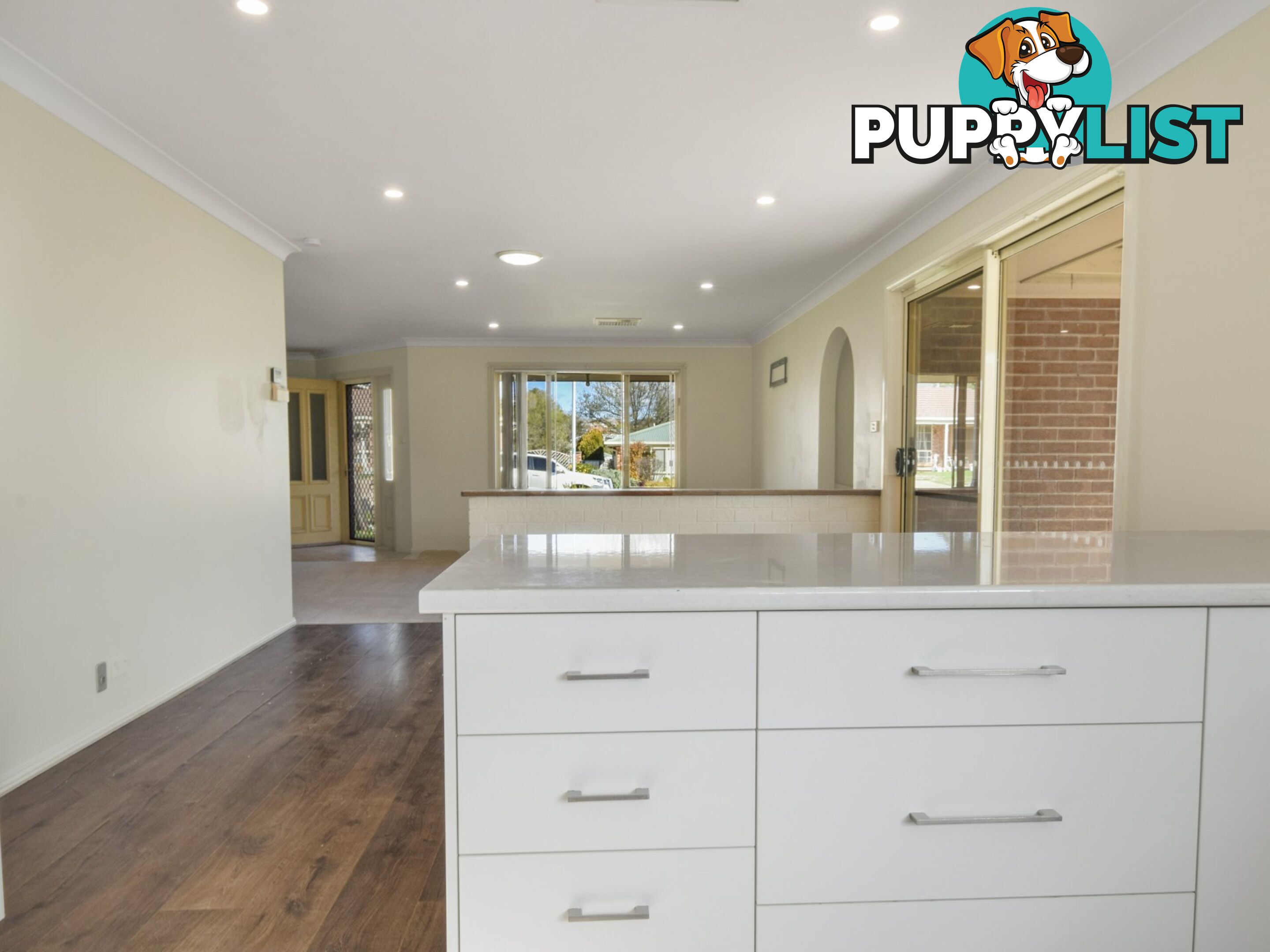 30 Pineview Crt YOUNG NSW 2594