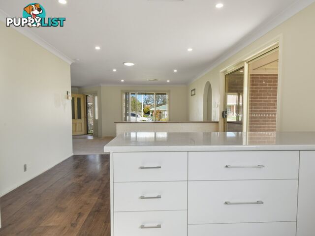 30 Pineview Crt YOUNG NSW 2594