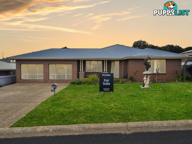30 Pineview Crt YOUNG NSW 2594