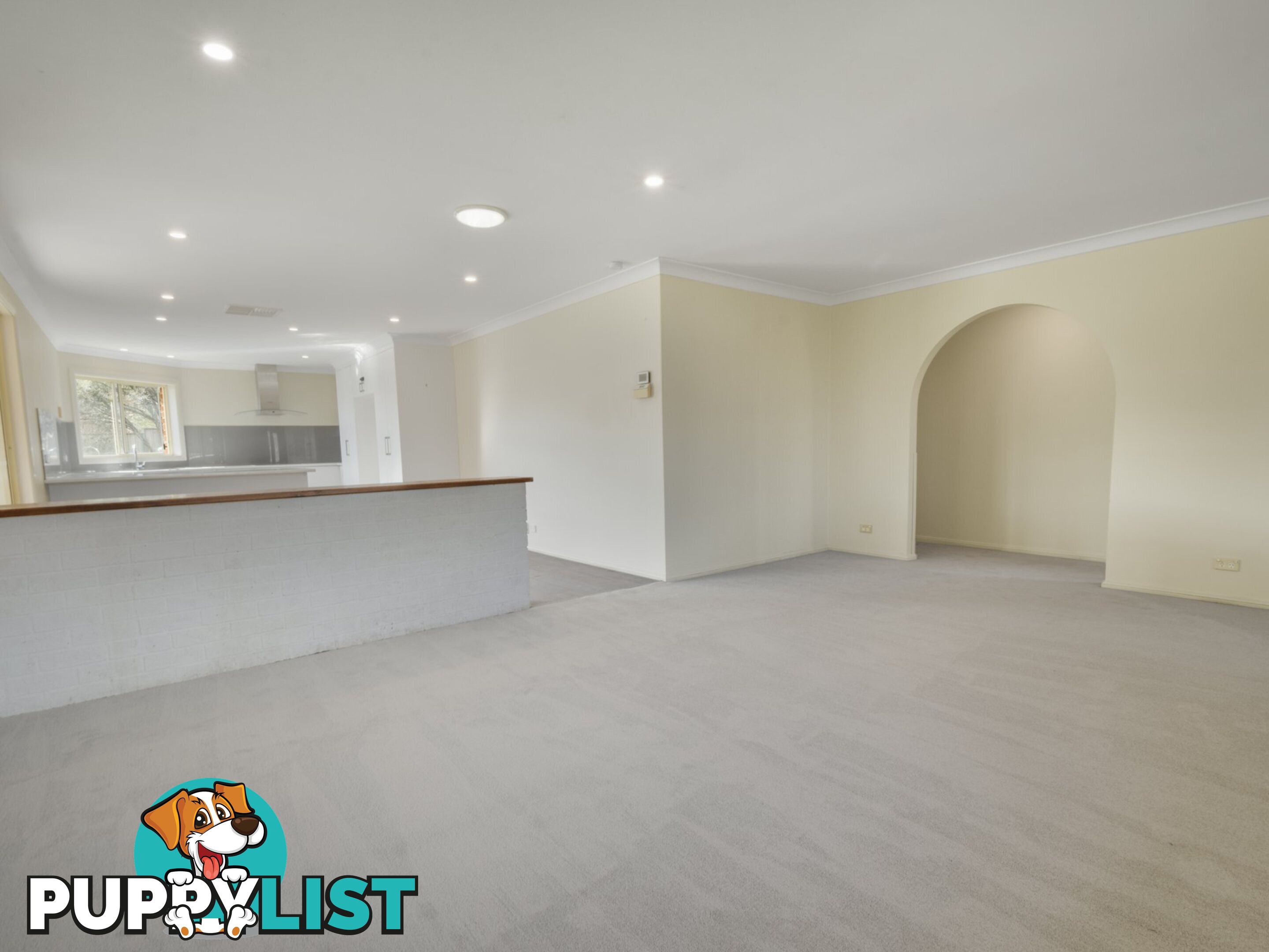 30 Pineview Crt YOUNG NSW 2594