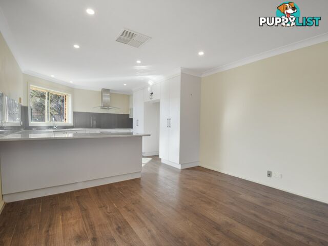 30 Pineview Crt YOUNG NSW 2594