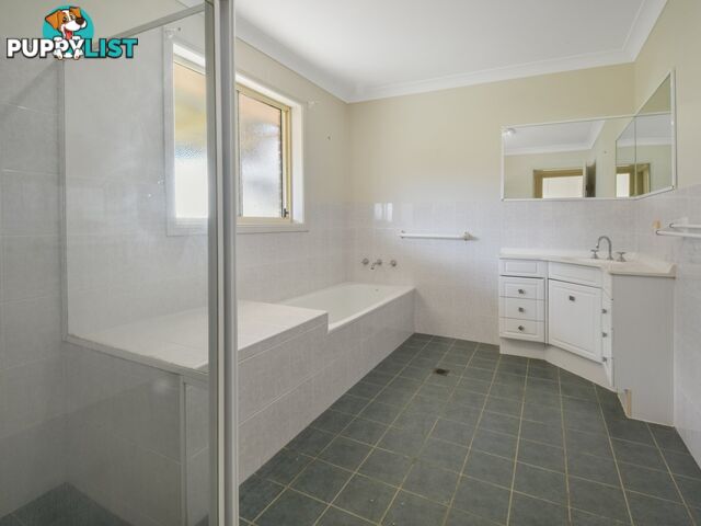 30 Pineview Crt YOUNG NSW 2594