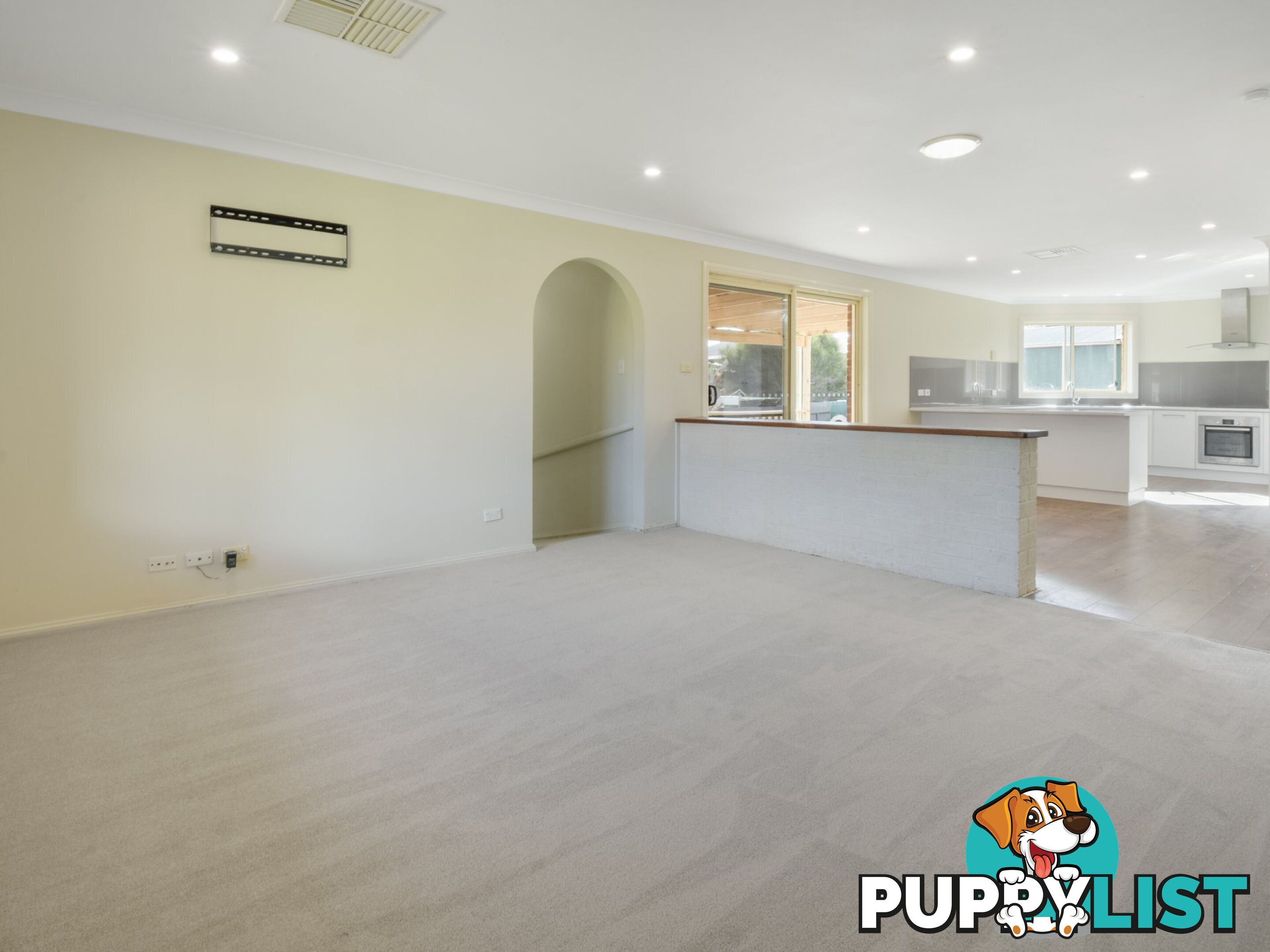 30 Pineview Crt YOUNG NSW 2594