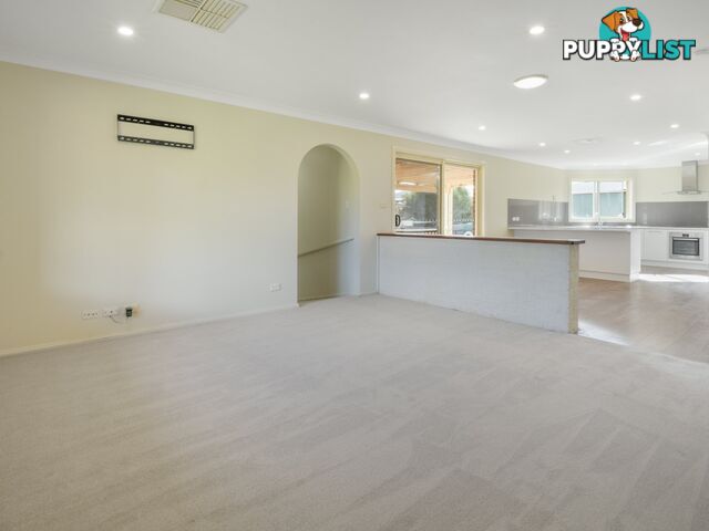30 Pineview Crt YOUNG NSW 2594