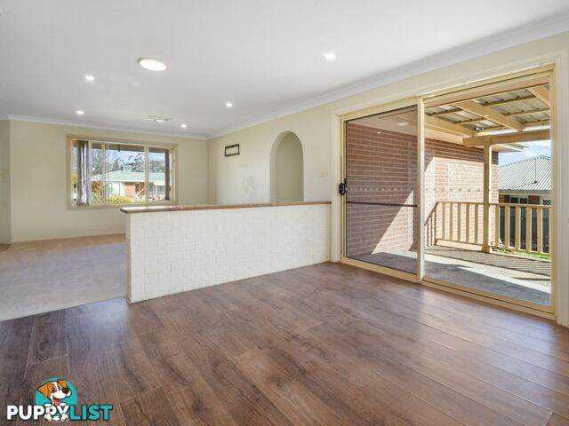 30 Pineview Crt YOUNG NSW 2594