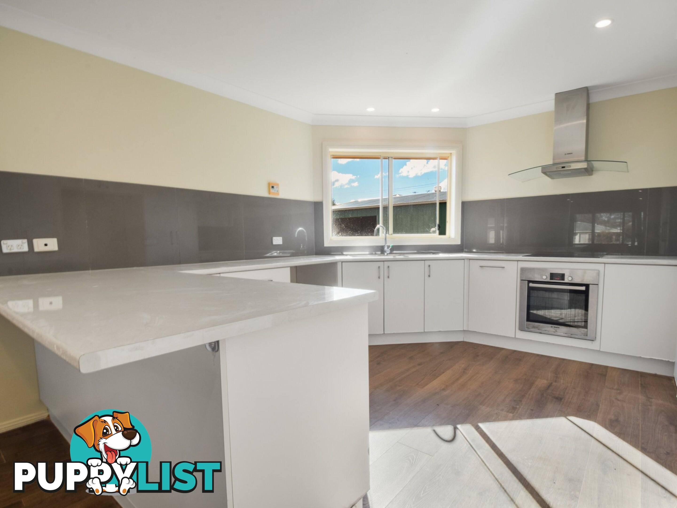 30 Pineview Crt YOUNG NSW 2594