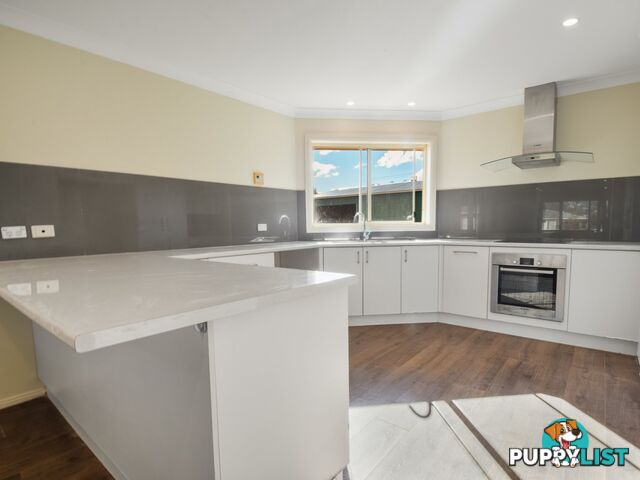 30 Pineview Crt YOUNG NSW 2594