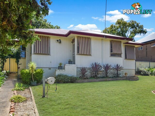 17 Whiteman Avenue YOUNG NSW 2594