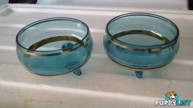 2 blue footed bowls