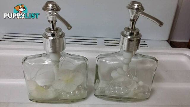 2 soap holders