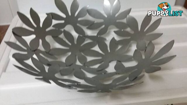 metal daisy type pattern bowl